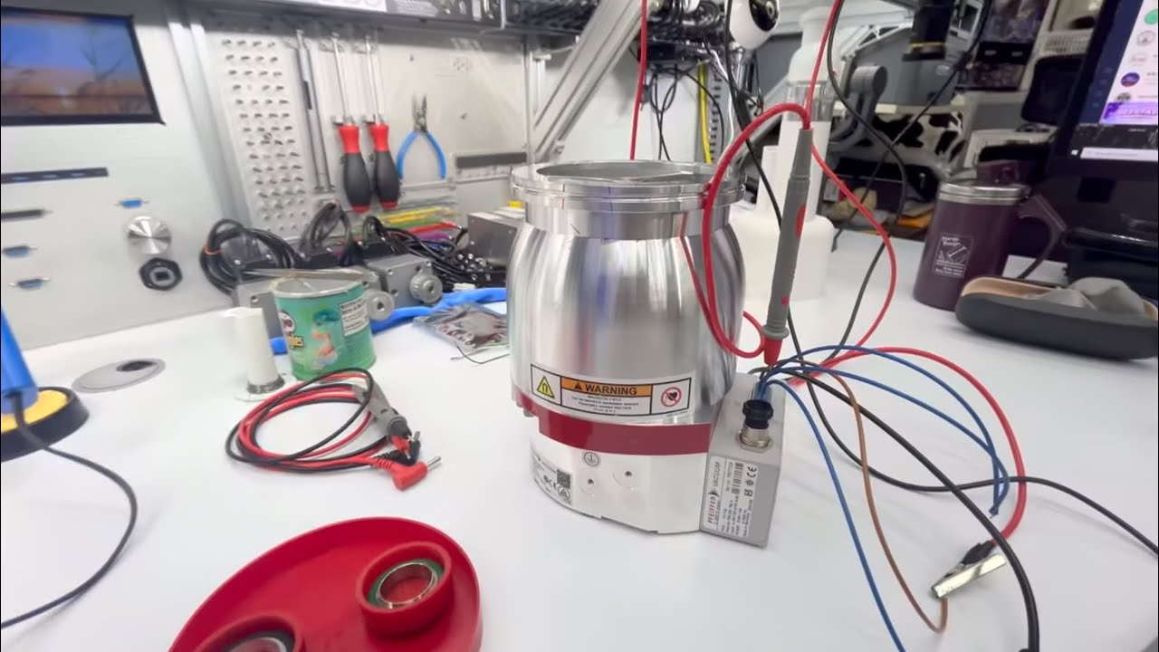 เทสรัน Pfeiffer SplitFlow 300 & Pfeiffer Vacuum TC 110 Turbo Pump Controller