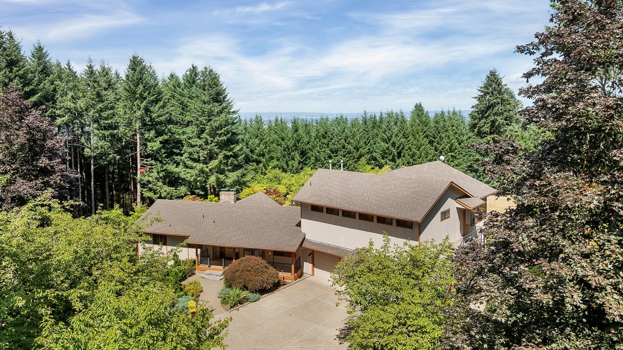 Private Chehalem Mountain Retreat | Yamhill County Wine Country Home with Artist Studio & Views