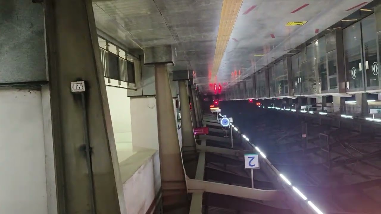 Noida metro 🚇 aane ke sec.52 ana pare  baad sec 51 se metro pakrna pare ga 