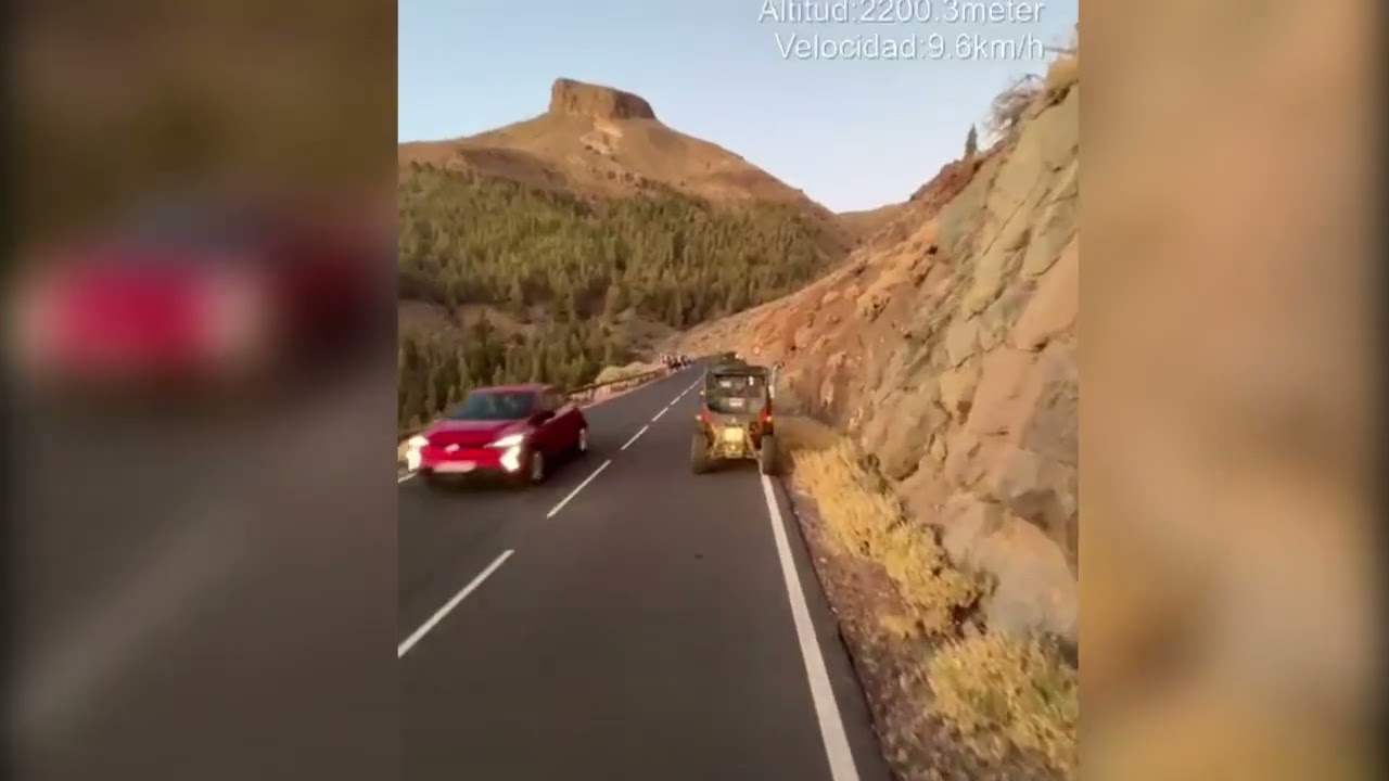 Colapso en Las Cañadas del Teide en un día no festivo, con todoterrenos, quads, motos y turistas