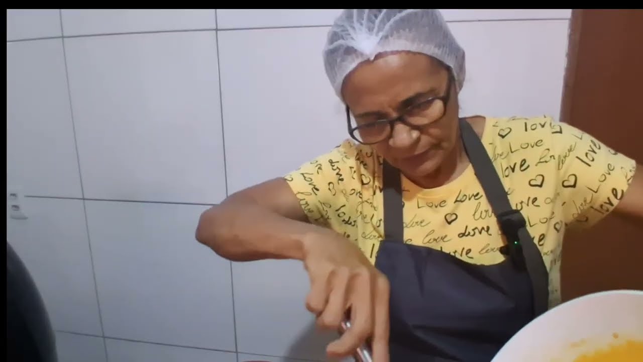 Bolo  de cenoura  mesclado com chocolate 