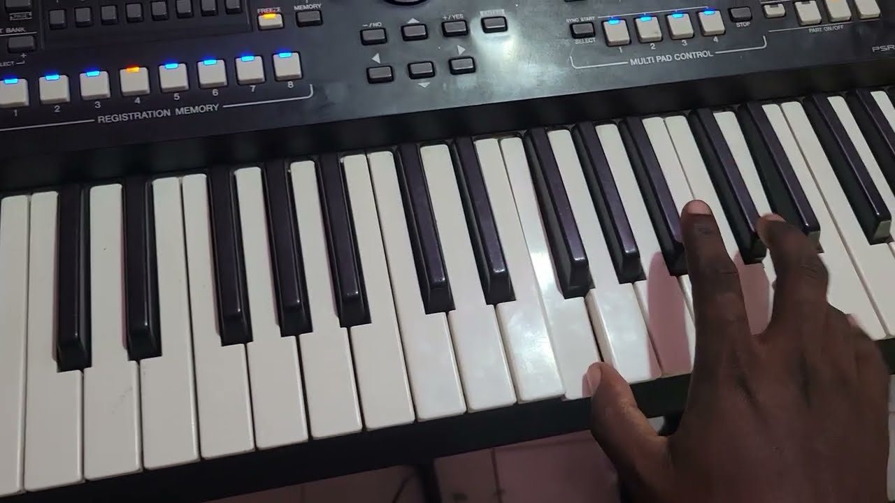 Les 8 Voices Que J'utilise Quand Je joue l'Adoration Sur Yamaha S et SX