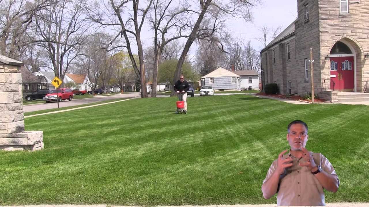 How To Fertilize The Lawn | Apply Lawn Fertilizer