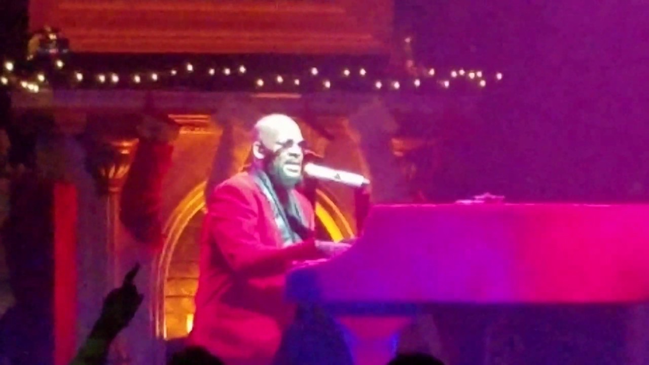 R. Kelly  - Piano Performance