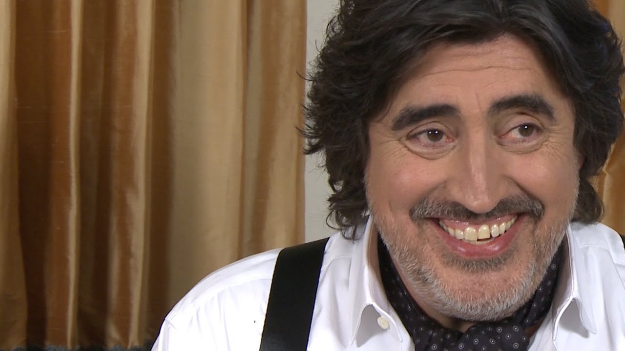 Alfred Molina Nos Habla Sobre 'Matador' Su Nuevo Show Y Sobre Sus Gustos Futbolísticos