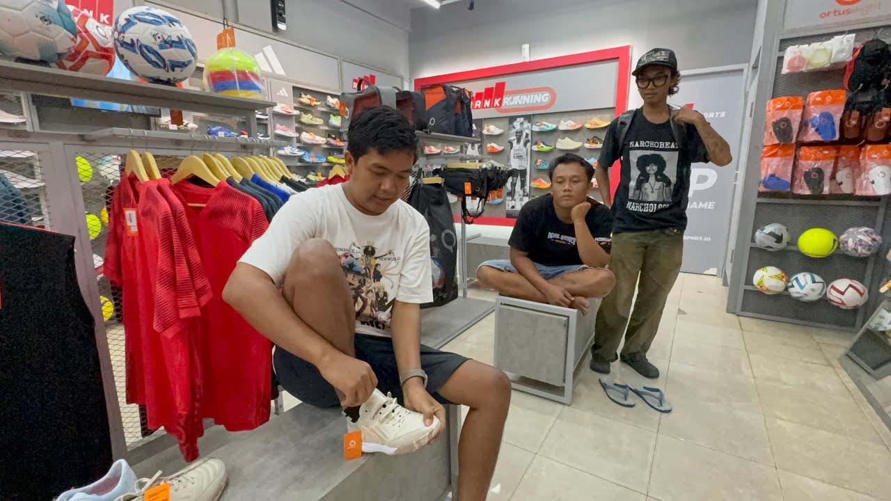 BANYAK CERITA SEDIH DI BALIK SEPATU FUTSAL BARU INI 💔😇