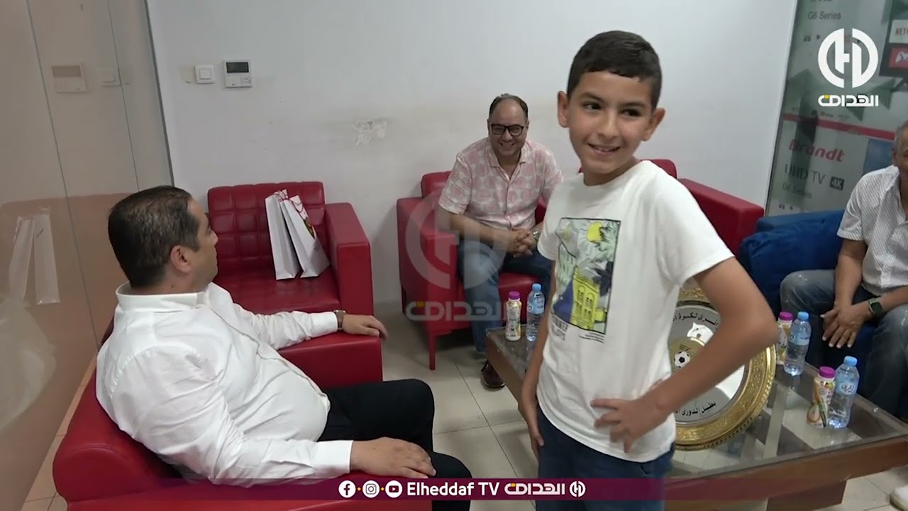 درع الدوري الجزائري التي توج بها فريق مولودية الجزائر تزور مقر الهداف بحضور رئيس النادي الحاج رجم