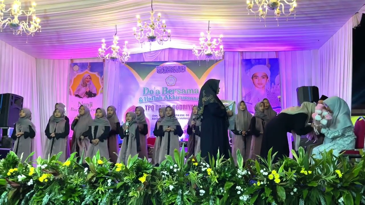 PERSEMBAHAN LAGU UNTUK GURU TPQ DARUL QODRIYAH