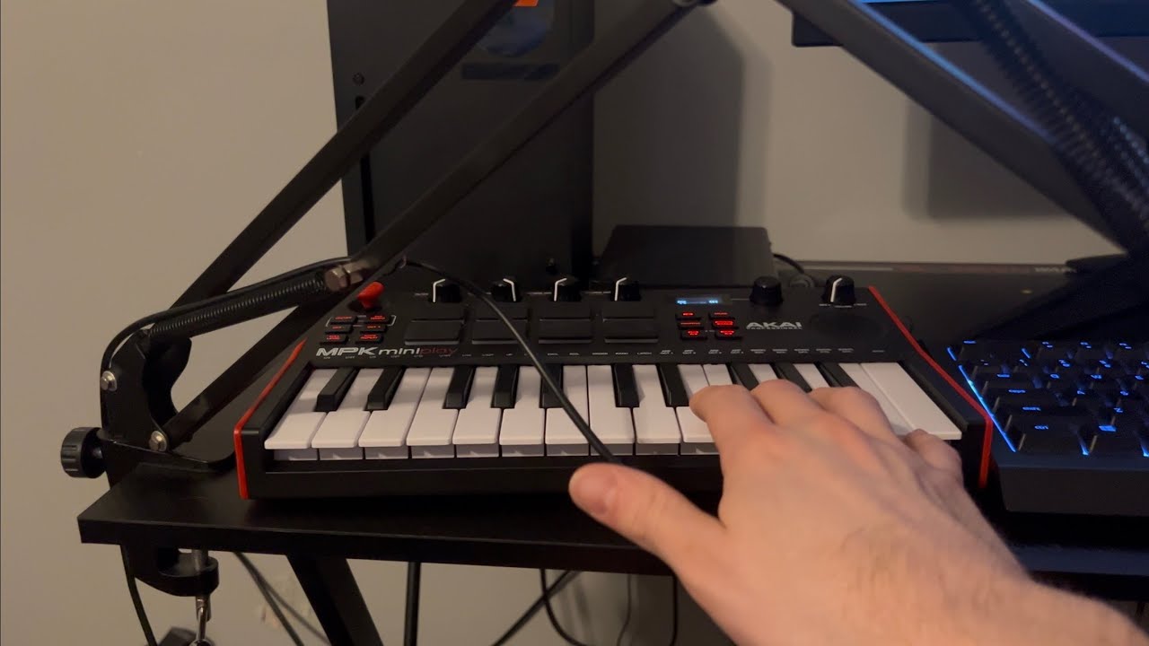 ASMR | Giving a small tour of my creation setup...