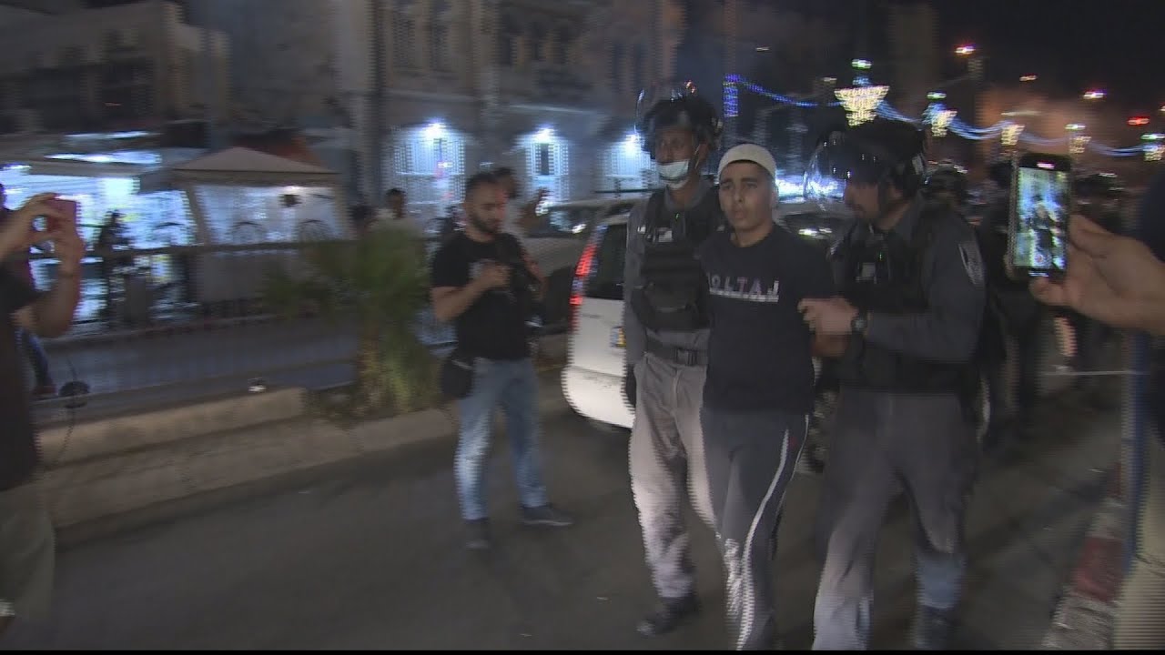 فلسطينيون يعتبرون إزالة الحواجز من ساحات القدس انتصارا لهبتهم 🇵🇸