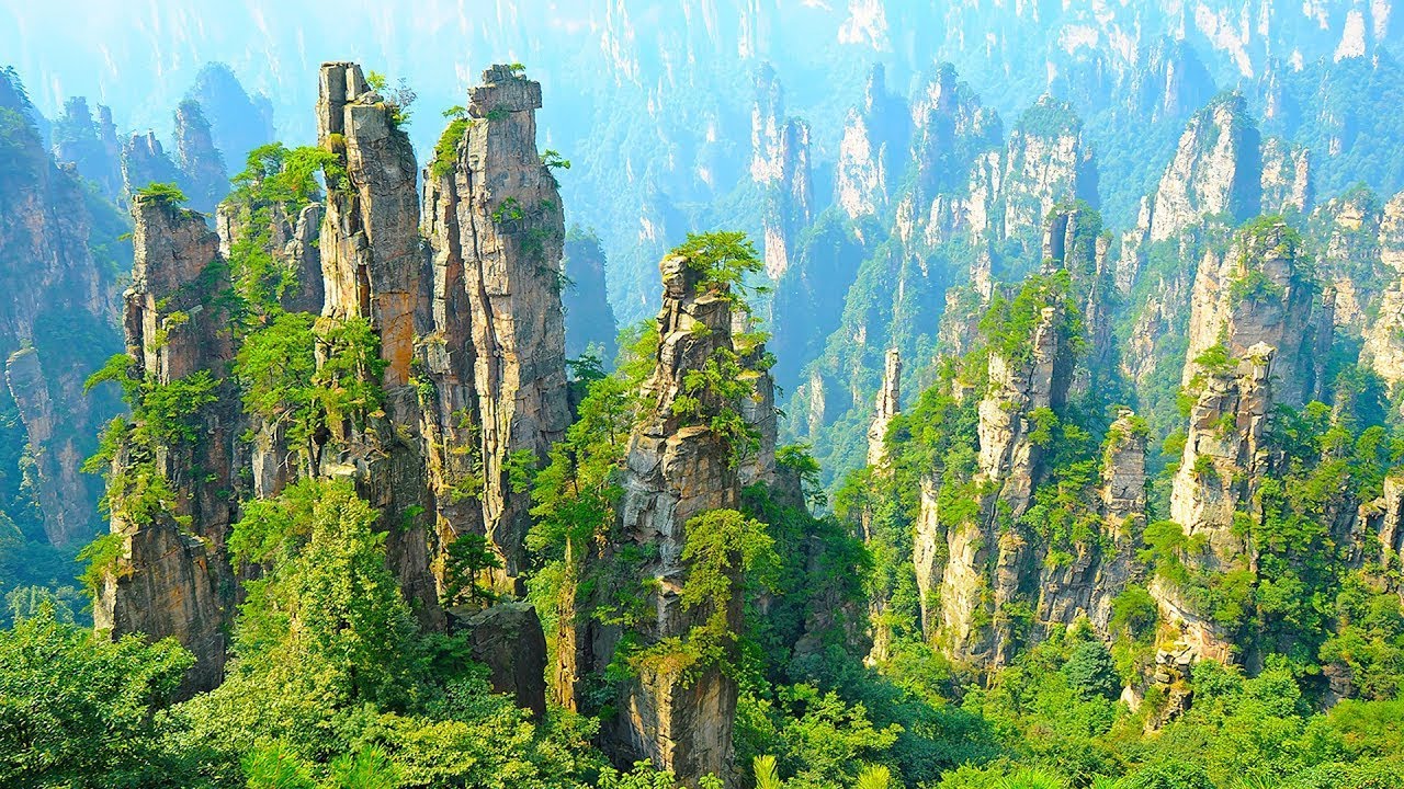 Nature's Masterpieces: 25 Mind-Blowing World Wonders