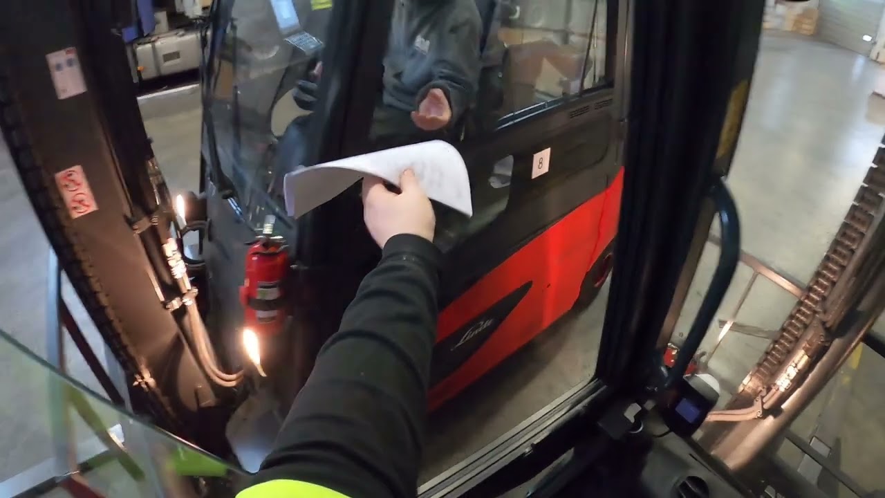 FUN duo forklift unloading with 5 ton forklift from Linde (E50)