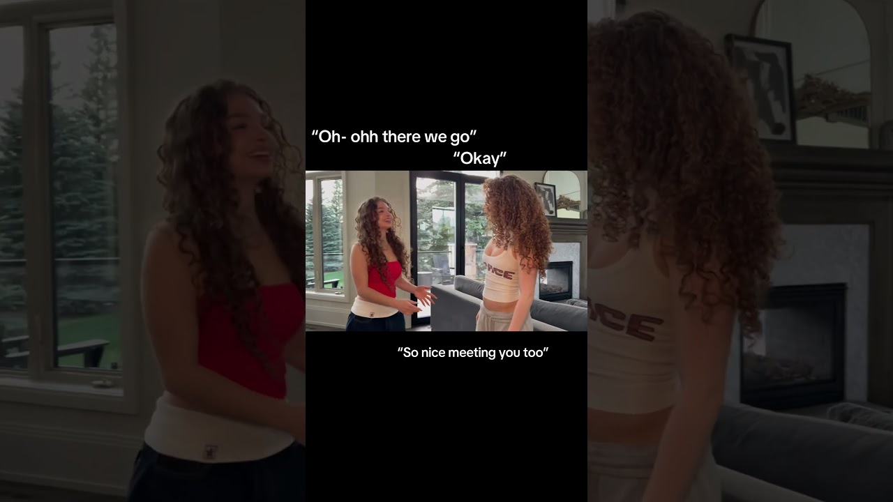 The side hugs 😂😂 #kalogerasisters #demitrakalogeras #elianakalogeras #sundaykalogeras