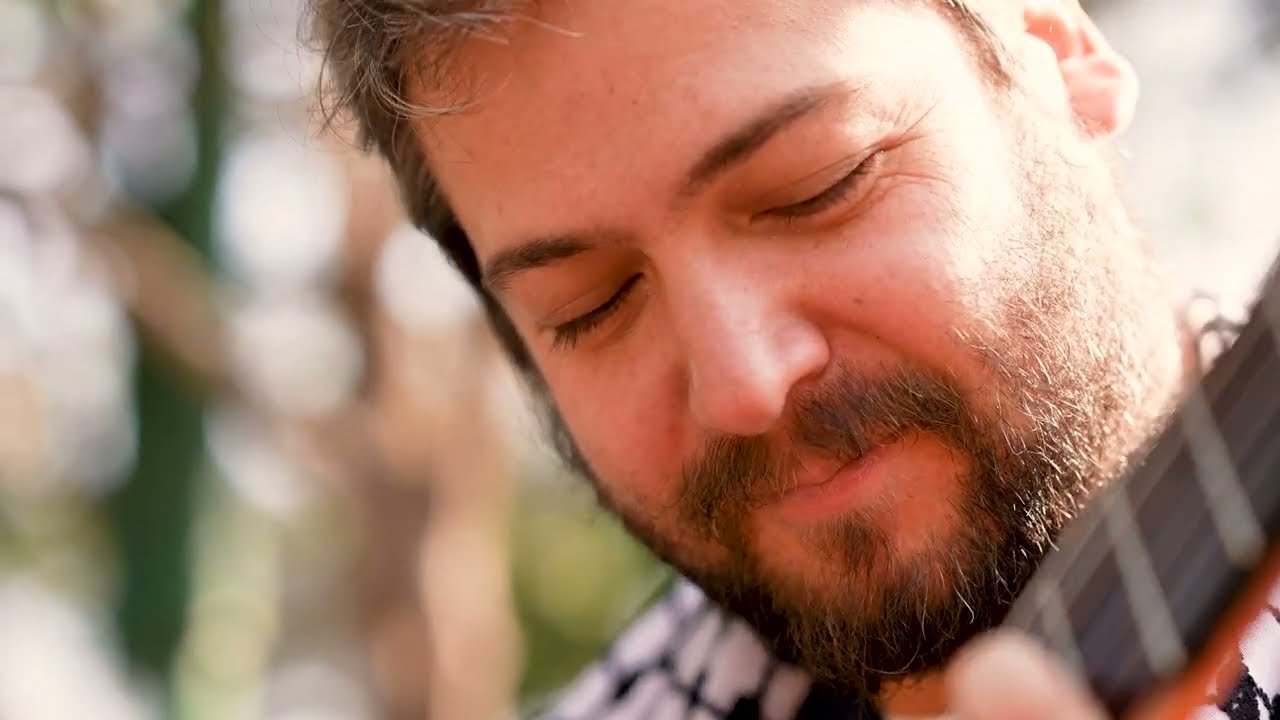 Claudio Rojas Aguilera plays Las Abejas by Agustín Barrios