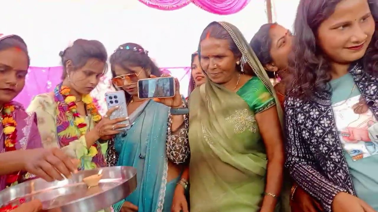 मंजू मोहिनी खुशबू रानी रीना यादव यादव का स्वागत हुआ उसके बाद केक काटा कमेंट बॉक्स में बताइएगा 
