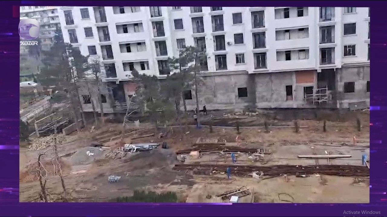Xətai rayonunda MKİS işçiləri toplanan tullantıları stadionda yandırırlar?