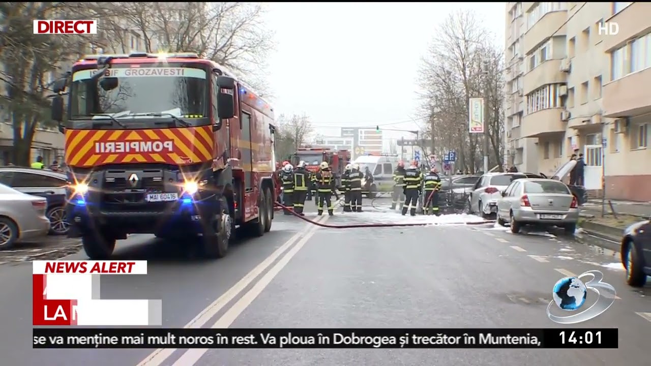 Incendiu puternic pe un bulevard din București. O mașină a luat foc în trafic