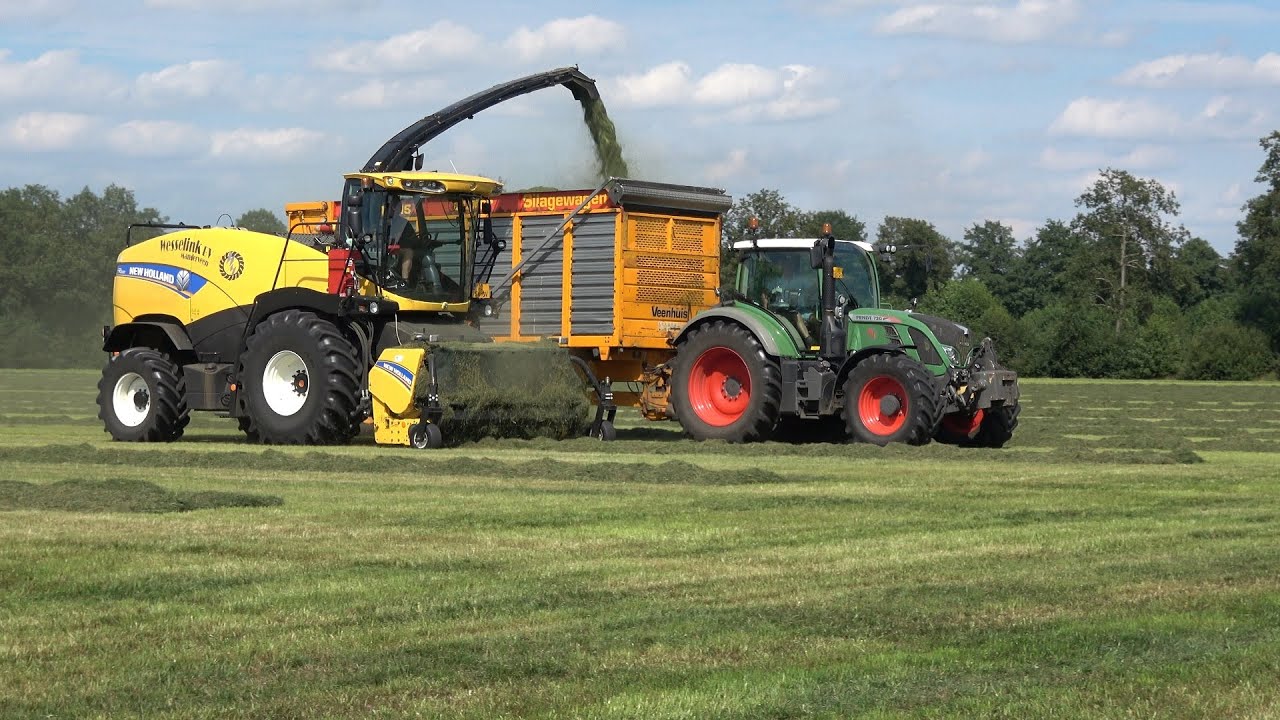 Gras hakselen door Loonbedrijf Wesselink met New Holland FR500 en Fendt trekkers (2020)