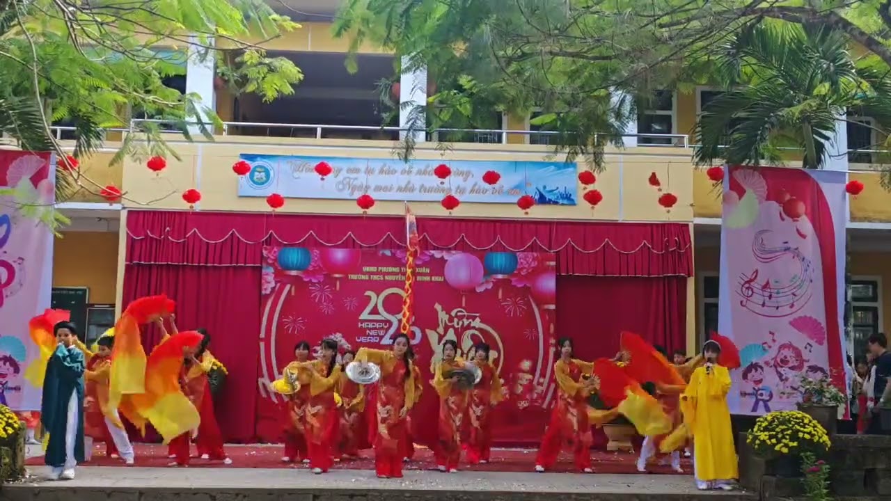 Mashup Thịnh Vuợng Việt Nam Sáng Ngời sáng tạo từ lớp 6/3 😋