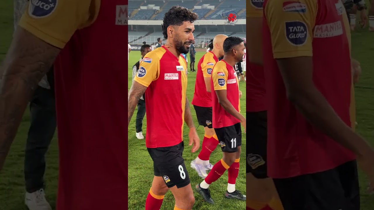 All smiles in the City of Joy! 😊 - #ISL12 #EBFCNEUFC #JoyEastBengal