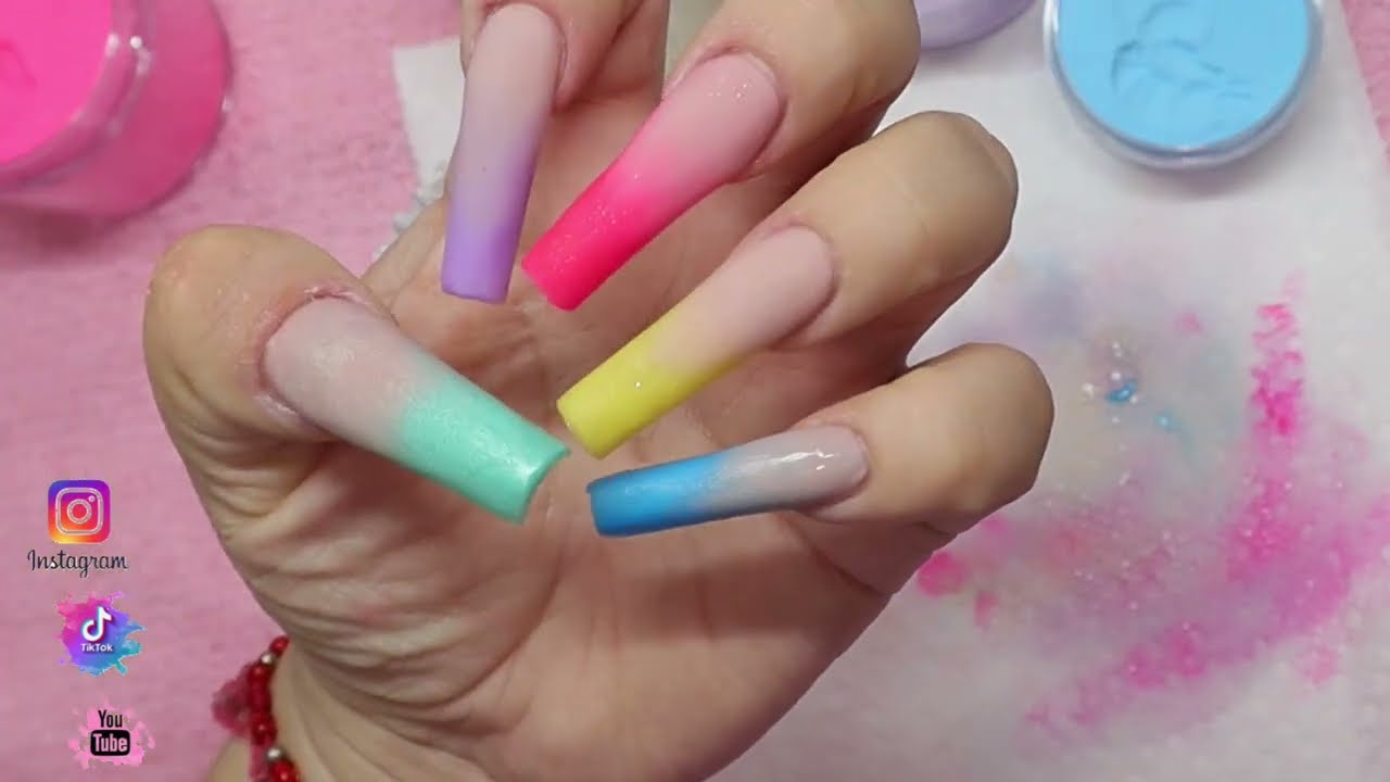 Uñas Cuadradas Extra Largas con Acrilicos de Colores y Lineas de Gel