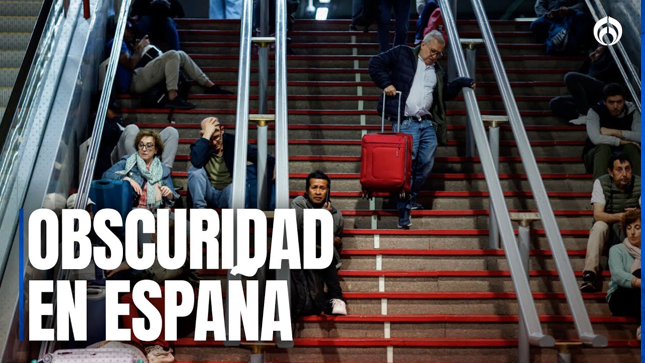 Viajeros se preparan para pasar la noche en estación de trenes en Valencia tras apagón en España