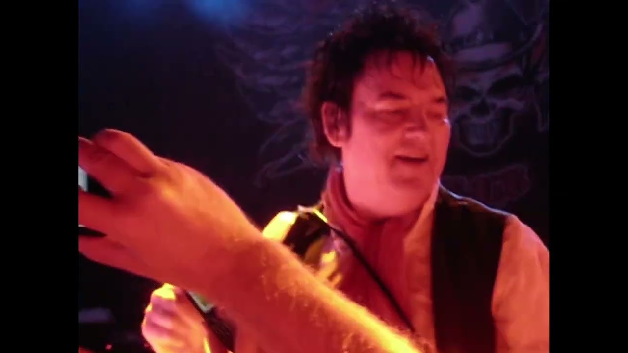Doc Neeson on the River Stage circa 2011