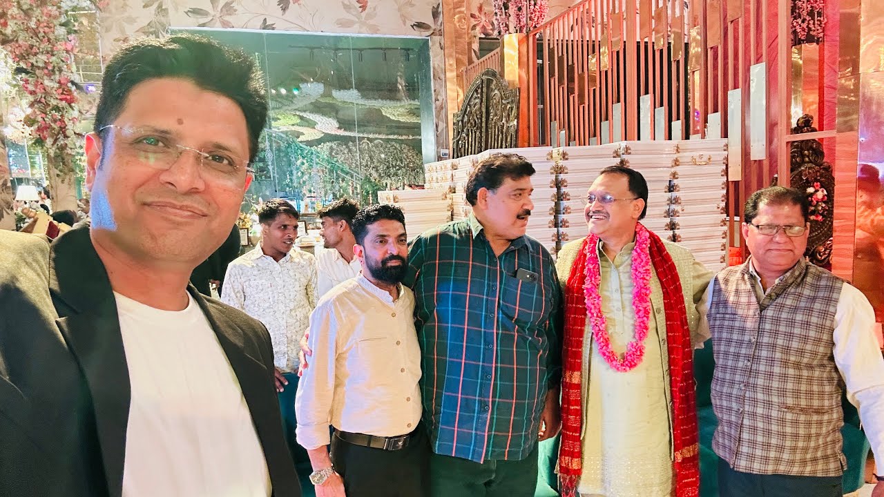 #viralvideo barat celebrating #4k with vikas marg market friends 