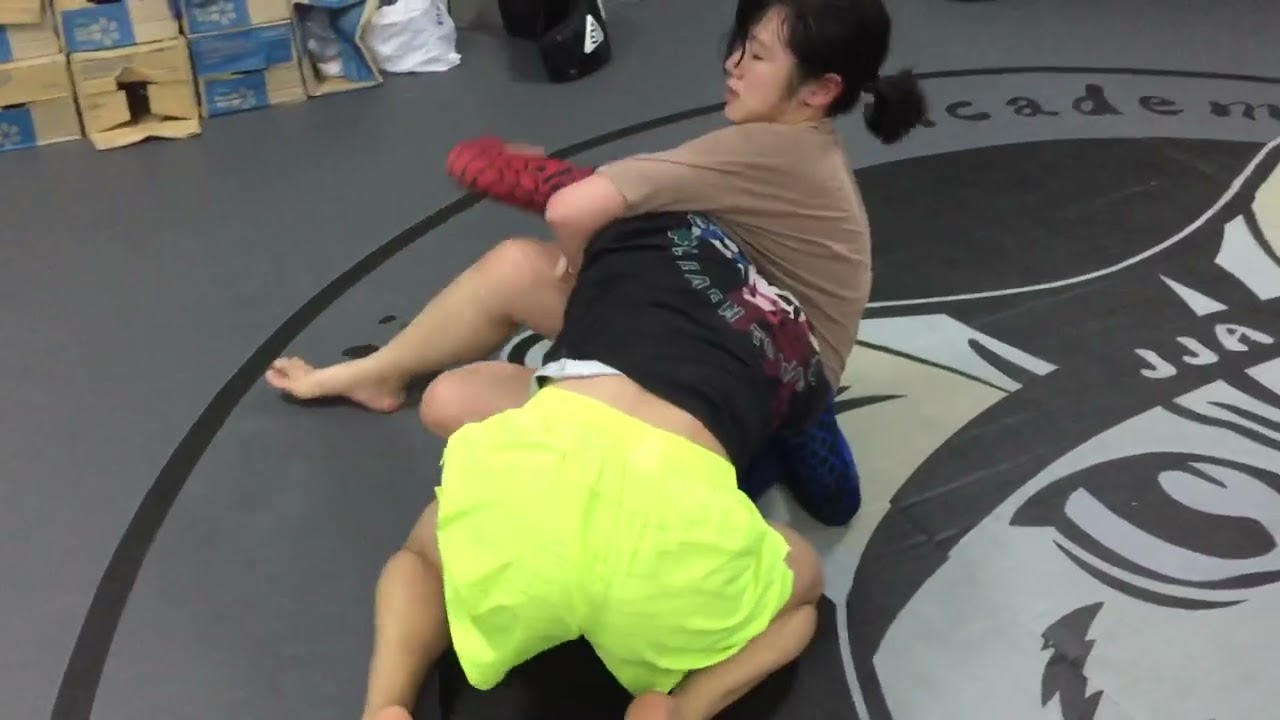 BJJ roll of Johnathan vs Kelly on 18/05/2023 at 自柔族