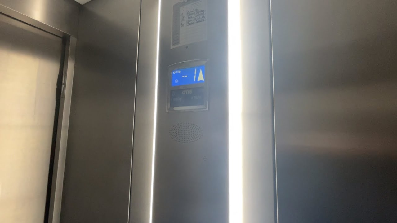 (Torre A) 2015 OTIS Gen2 Ascensor Electromecánico @ Condominio Terramolino, Villa Alemana, Chile