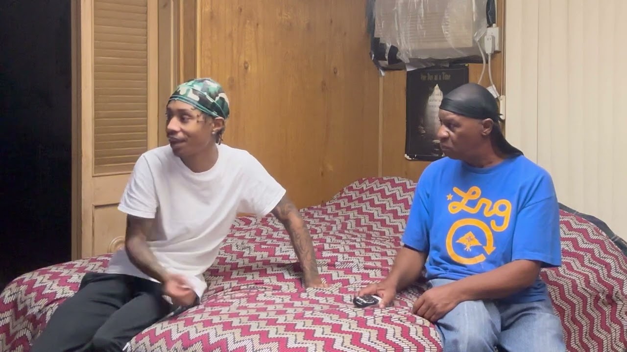 Дяденька не разрешает мне смотреть телевизор