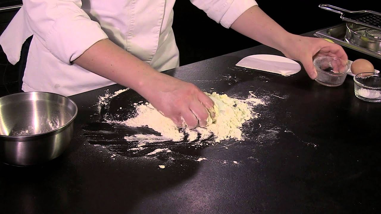 CAP Cuisine - Les desserts - Réaliser une pate sablée
