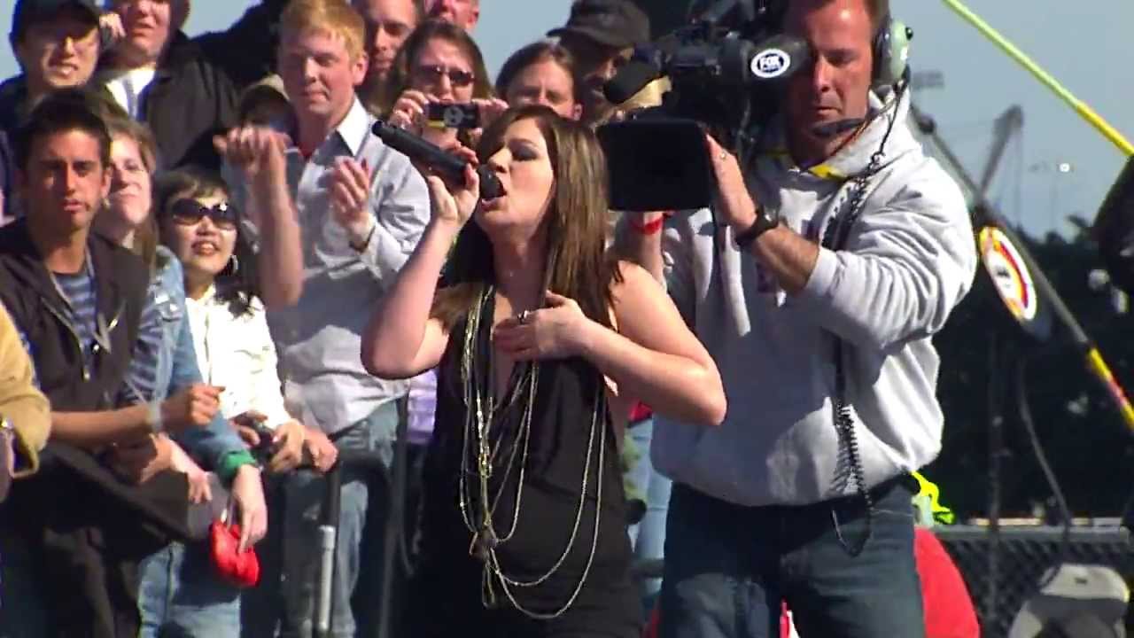 Kelly Clarkson - Full Daytona 500 Performance (HD) - 18-02-07