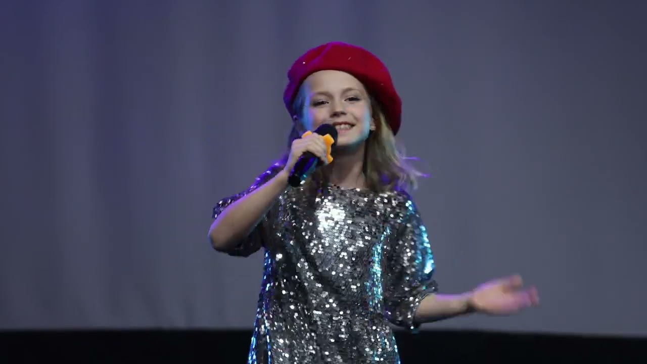 Песня All I Want for Christmas Is You в исполнении Вероники Явдак