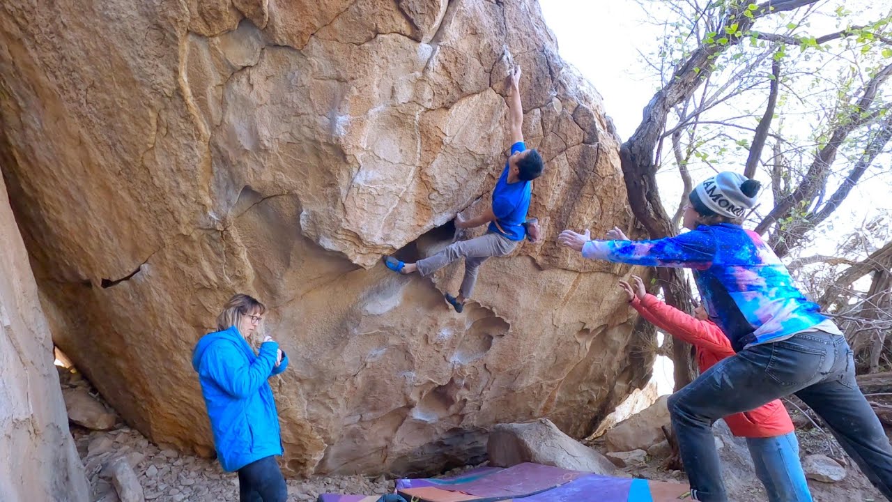 Hueco Tanks Bouldering: Echo Chamber (V8)
