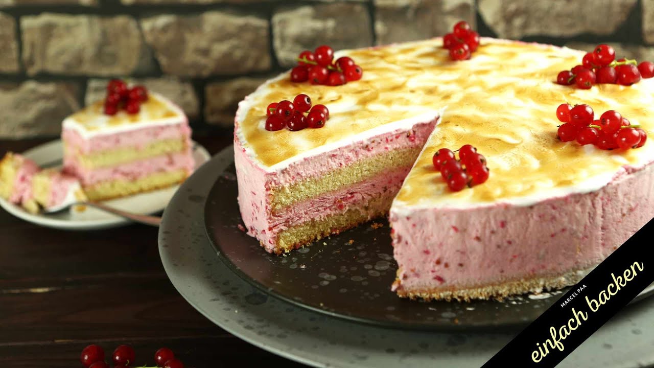 Johannisbeeren Skyr Torte abgeflämmt mit süßer Baiser