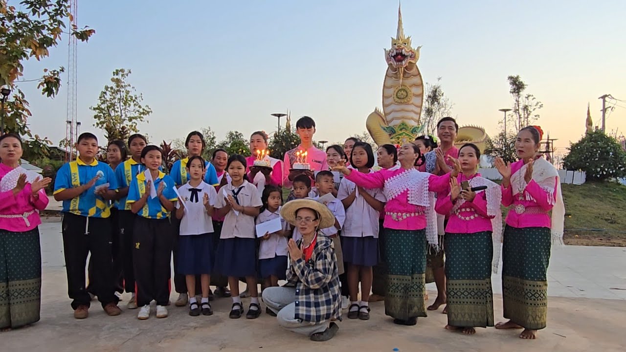 ยิ้มแป้นกลับบ้านรับทุนการศึกษา 12 ทุน...ได้ทานเค้กของโปรด#ป้าแต๋นชาเเนล 