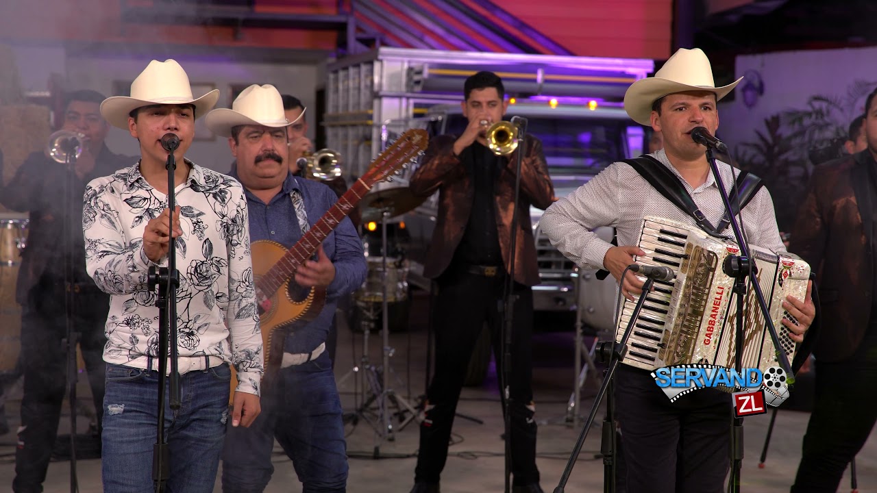 Alfonso Payan y Asociados Ft. Banda Los Populares Del Llano - El Niño De Los Tamales (En Vivo 2021)