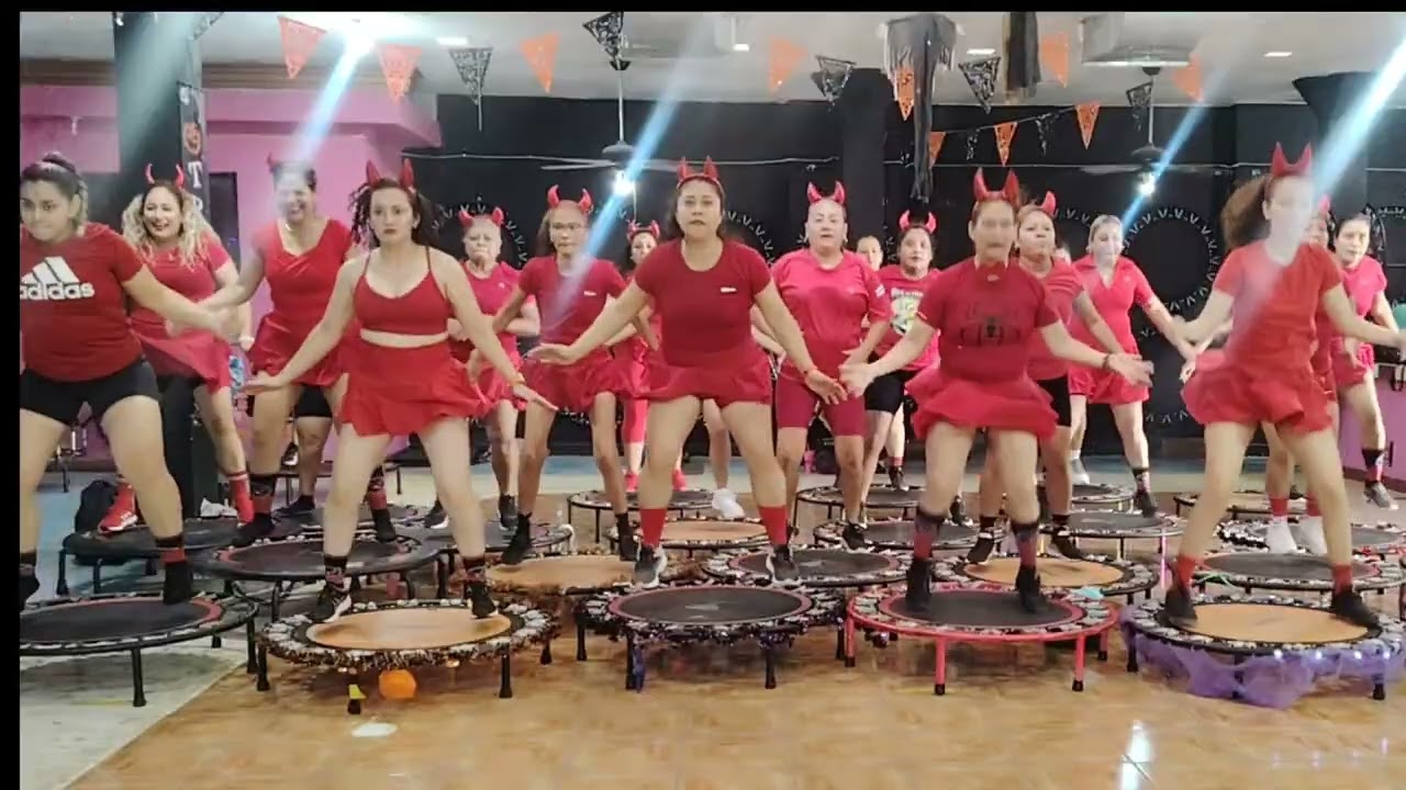 Los juegos del calamar coreografía en mini trampolín 