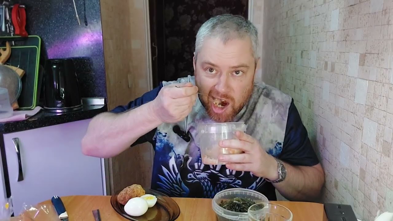  Мукбанг, котлетка куриная с вареными яйцами и капуста морская и квашеная. Мукбанг Россия.