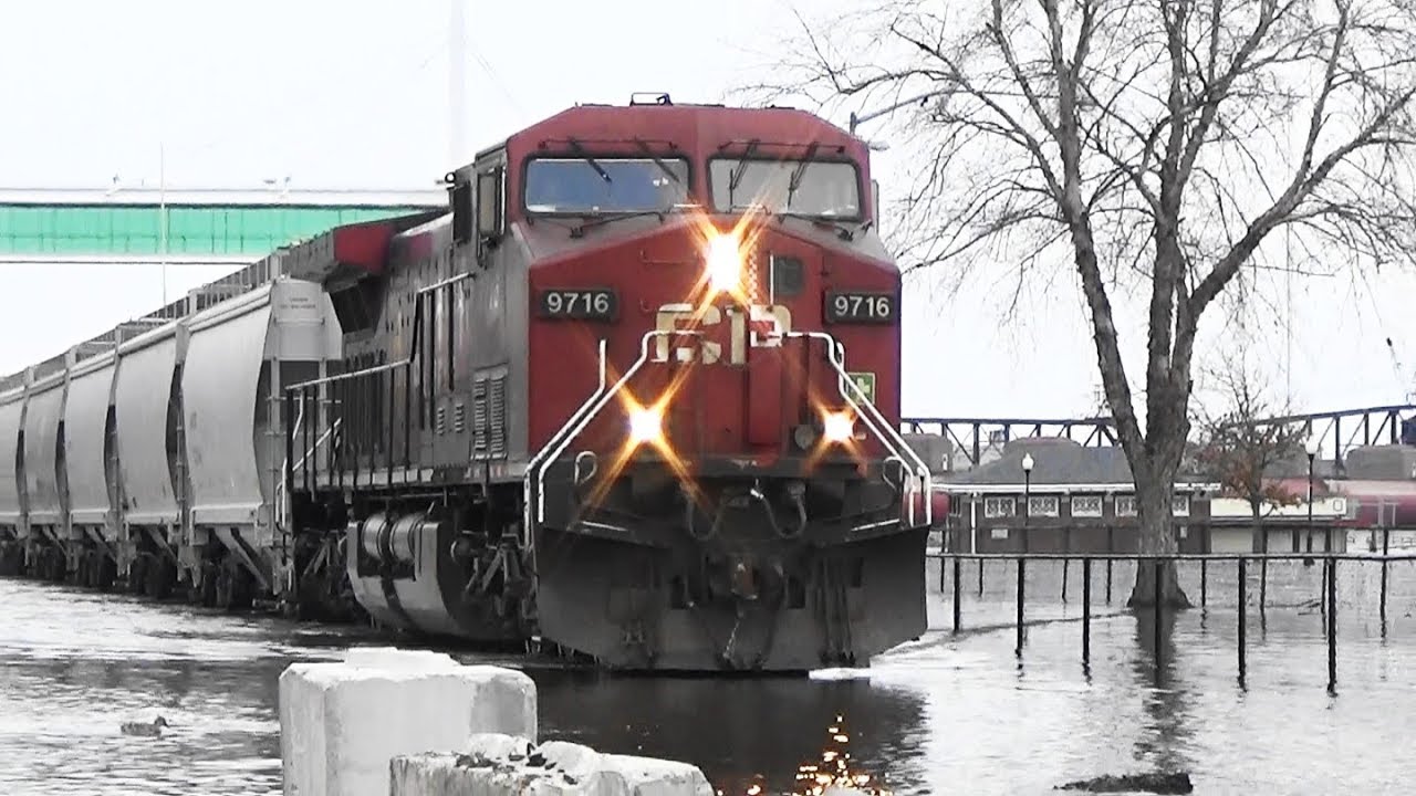 CP 9716 Leads Sand Train in Flood Waters, Davenport, IA, 4/3/19