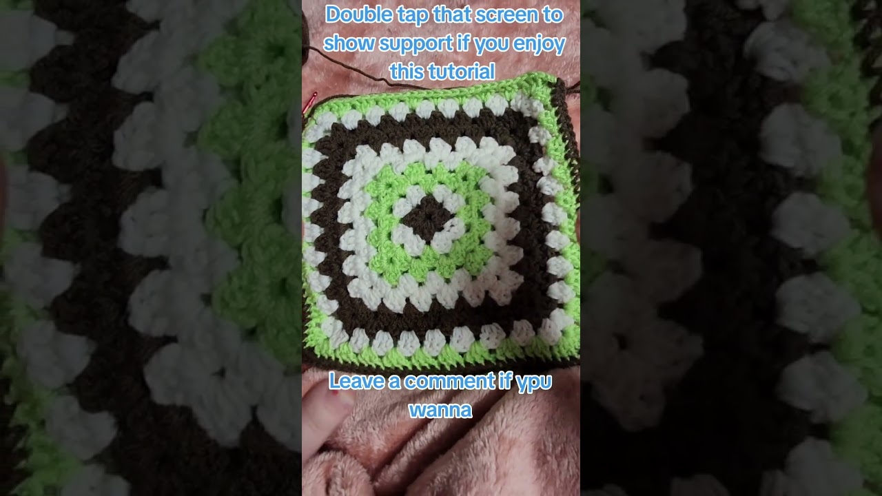 Single crochet border to turn the 2 granny squares into a bag. With a handle. 
