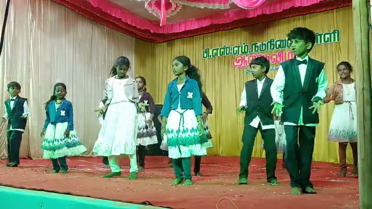 குலசை பி.எஸ்.எம். நடுநிலைப்பள்ளி ஆண்டு விழா மாணவ, மாணவிகளின் கண்கவர் கலைநிகழ்ச்சி..