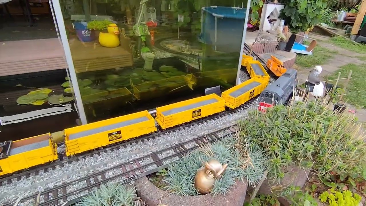 Heute eine Bagger Entladung bei der Gartenbahn Spur G LGB Bachmann Excavater unloading Schale G