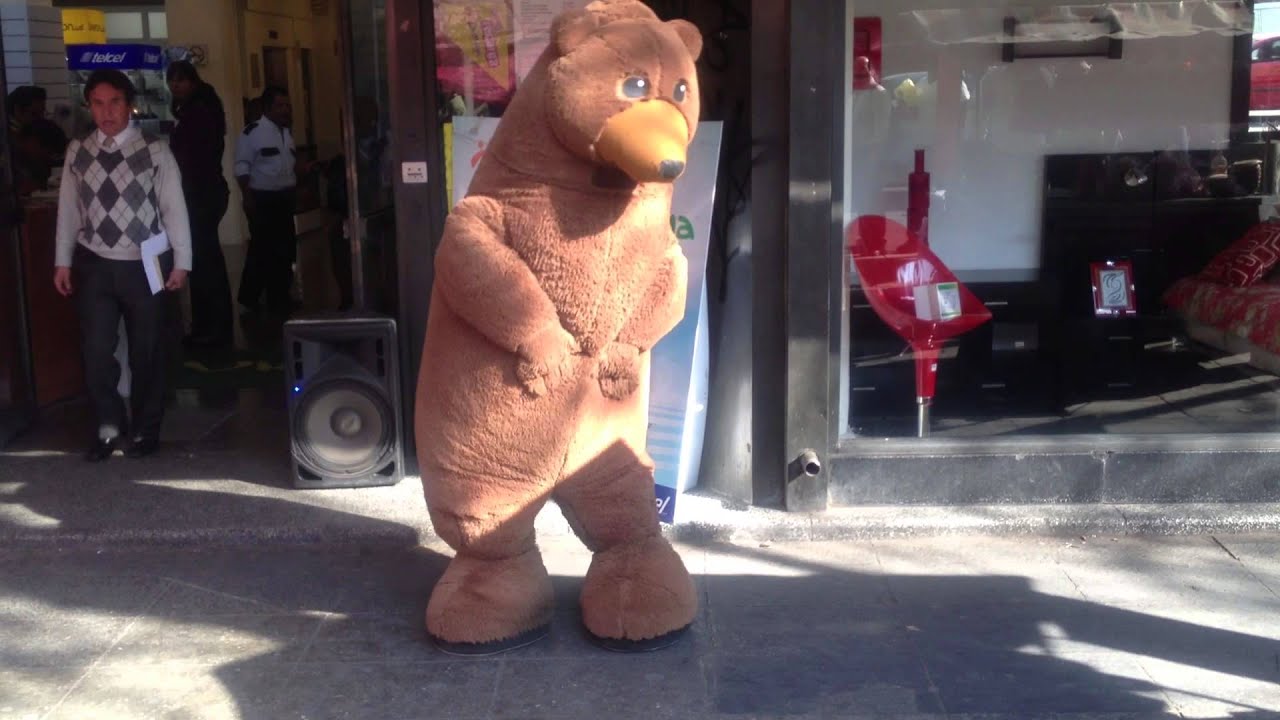 Oso de Spring Air bailando Gangnam Style
