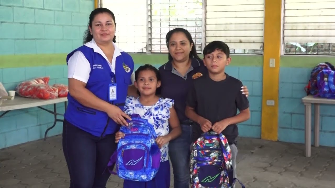 MIFAM ENTREGA ÚTILES ESCOLARES A NIÑEZ MATAGALPINA