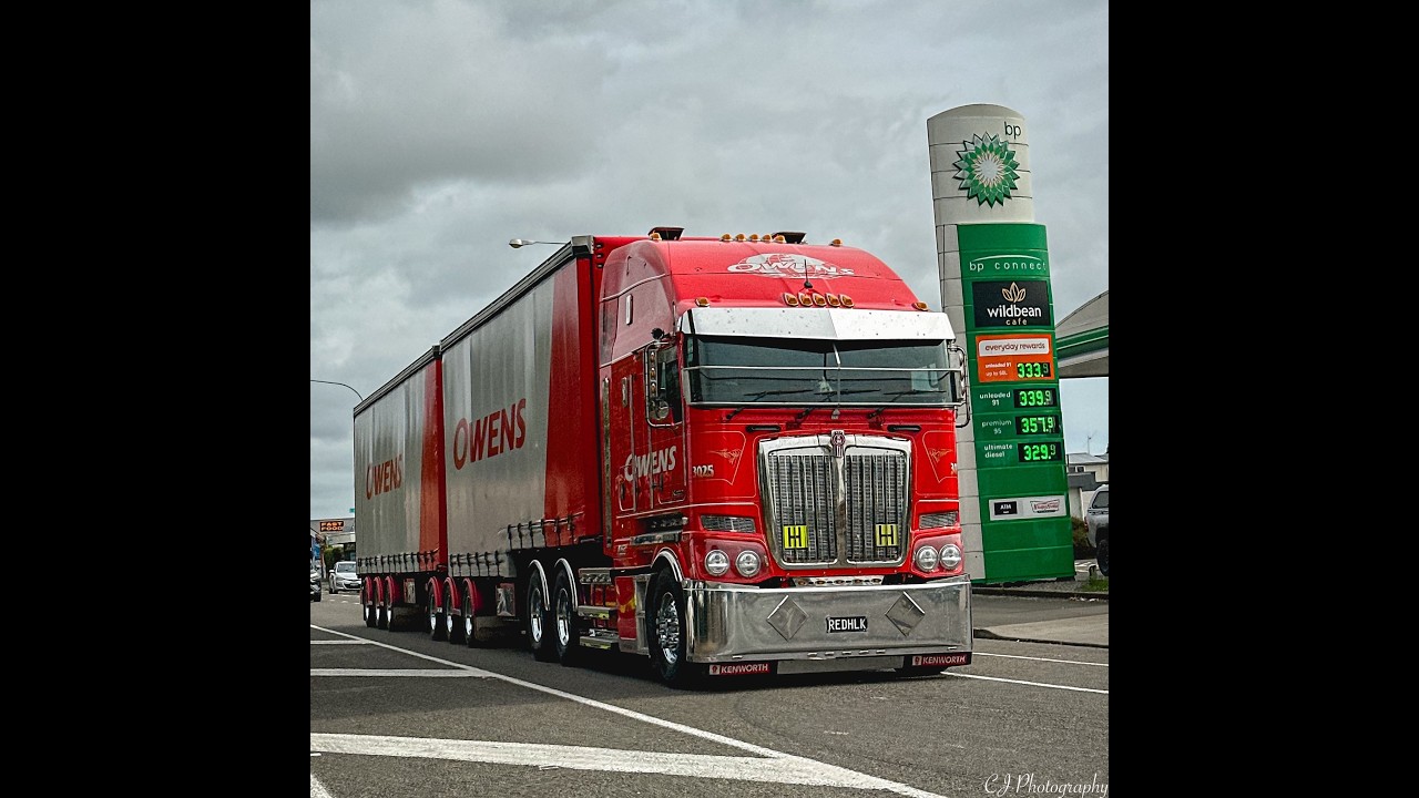 New Zealand Trucks,  Sanson busy truck town! SH1 2026