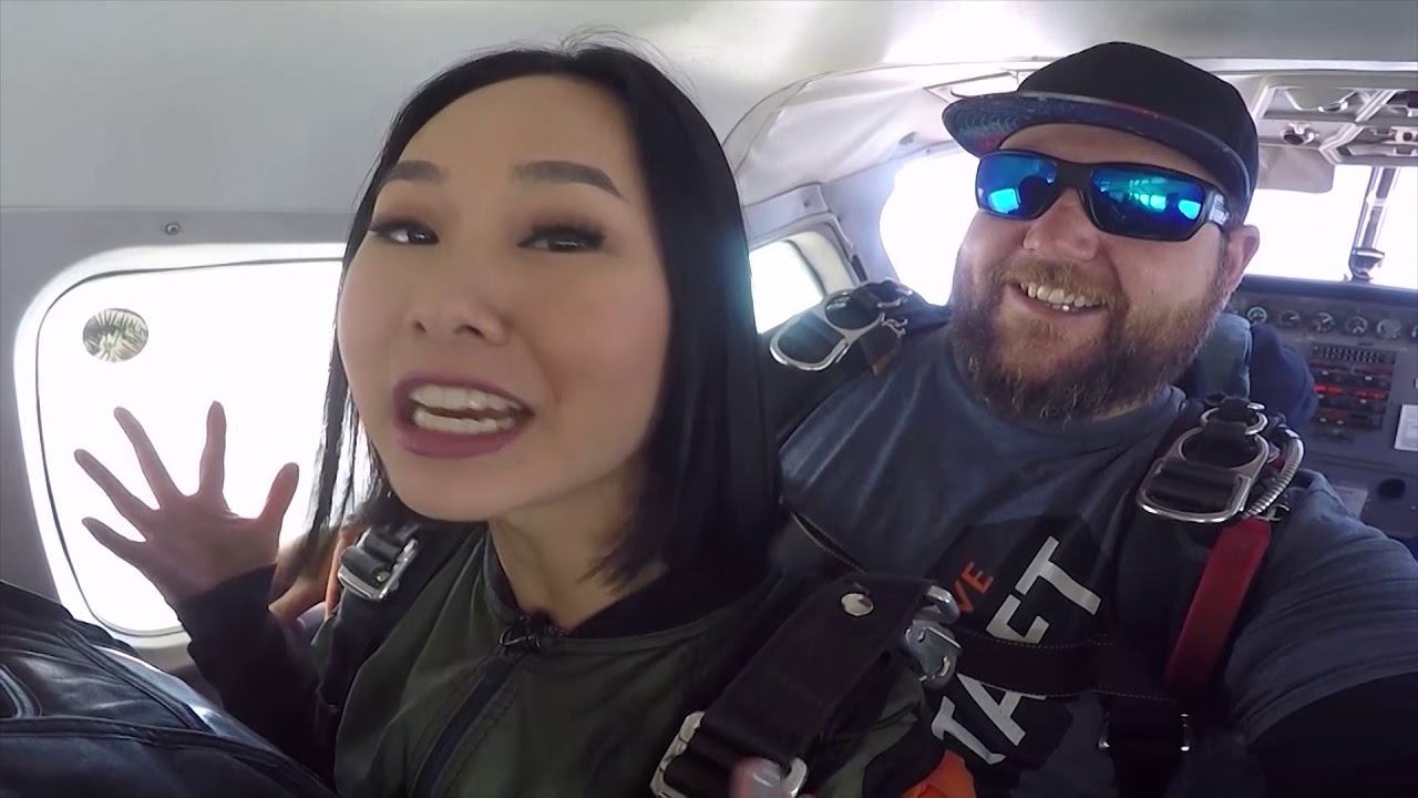 Pop Kern: Skydiving!
