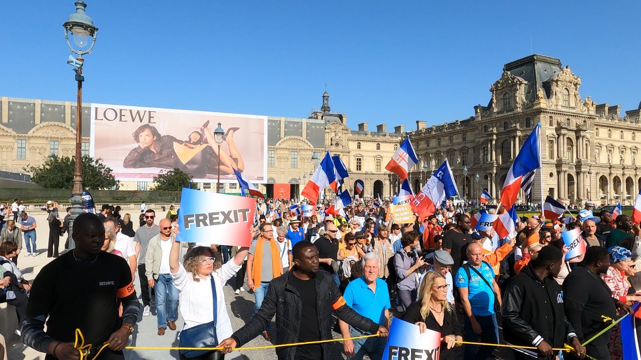 Manifestation nationale pour le Frexit et la sortie de l&rsquo;OTAN - Palais Royal &agrave; Paris le 07/10/2023 3