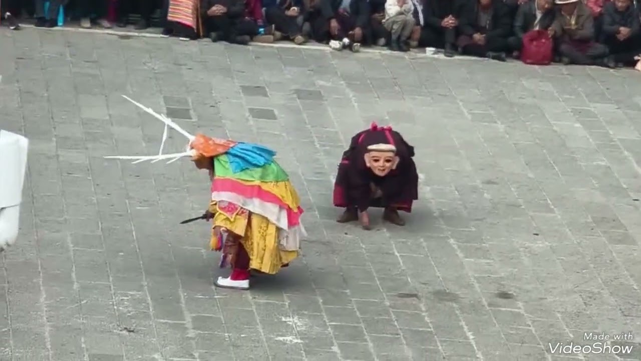 2026/ཁམས་སྡེ་རོང་སྣང་བཟང་གྲྭ་ཚང་གིས་འབག་འཆམ་བཞིན་པའི་རྣམ་པ།